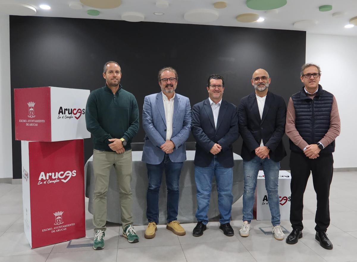 José María González, Raúl García Brink, Juan Jesús Facundo, Octavio Rodríguez y Óliver Armas, a la derecha de la imagen.