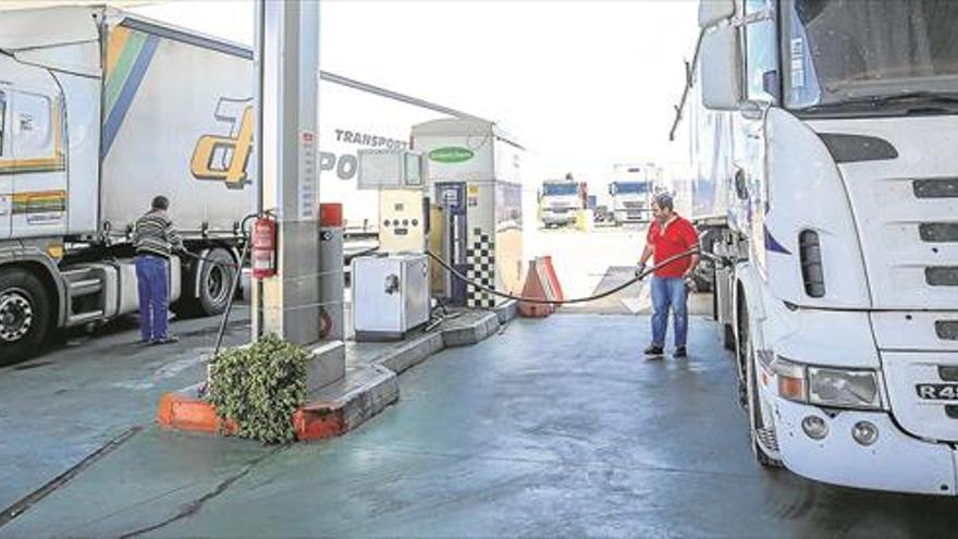 El precio de los carburantes aumenta un 7% en Extremadura en poco más de un mes