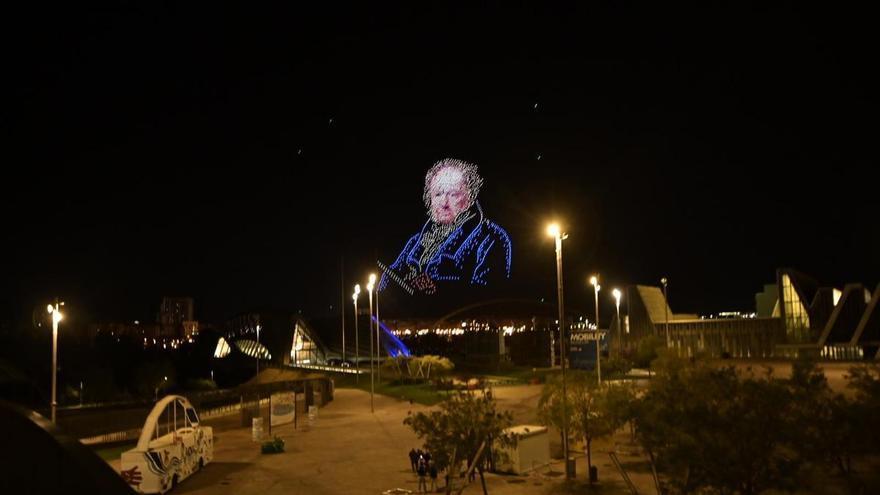 En imágenes | Los drones iluminan el cielo de Zaragoza en un precioso homenaje a Goya