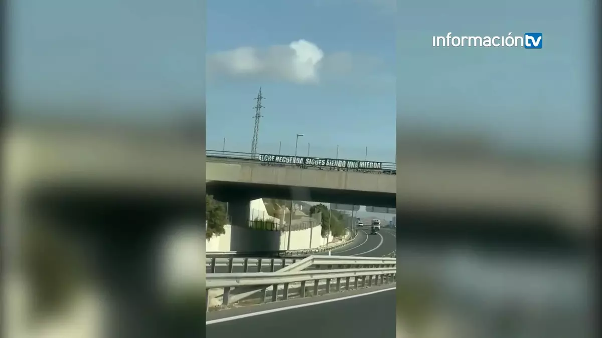 La falta ortográfica que cambia el sentido de un cartel que pretendía insultar al Elche CF