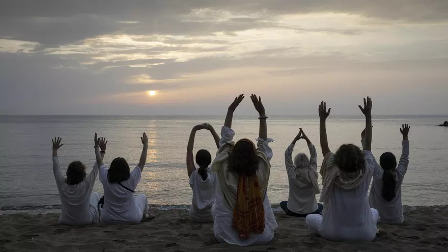 Video: Prop de 170 persones assisteixen al festival de ioga Emporiom d’Empúries que s’ha consolidat en aquesta quarta edició