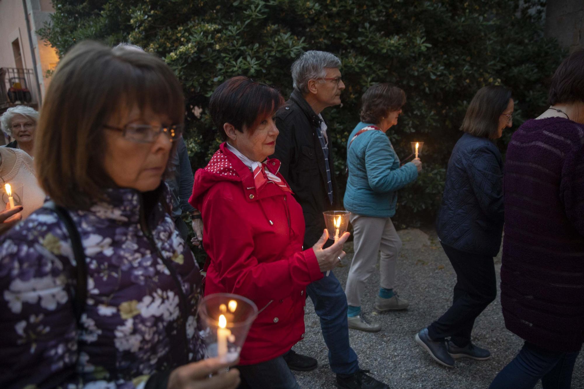 Peralada treu al Sant Crist Negre en processó invocant la pluja