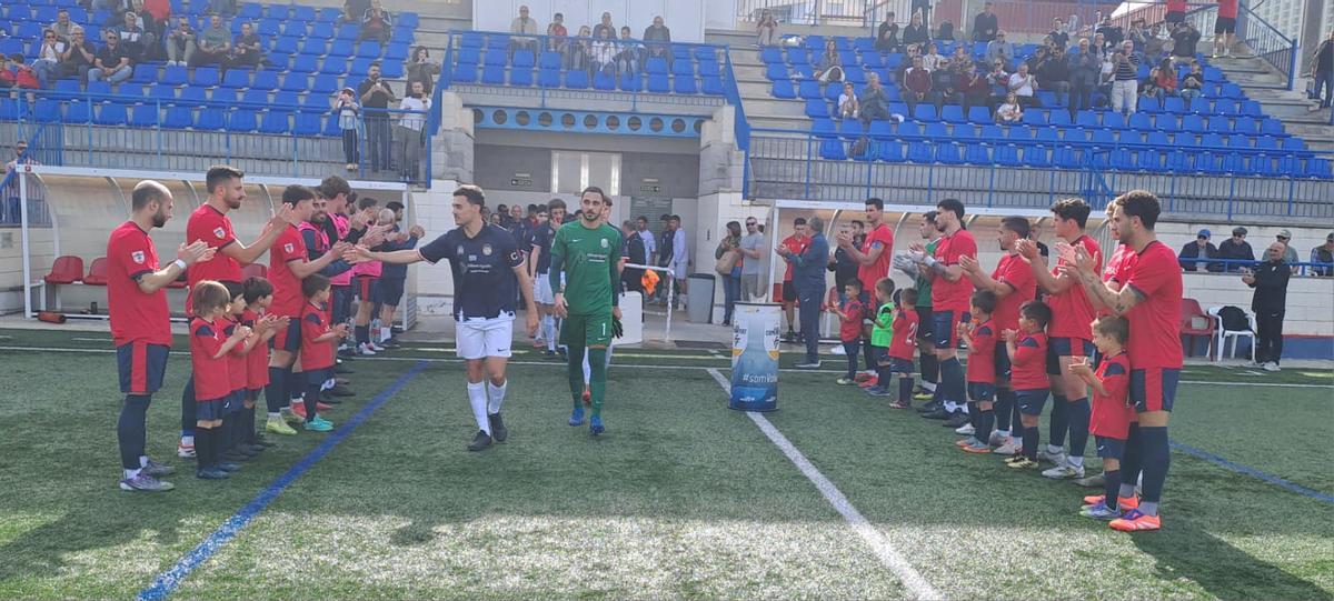 La UE Tavernes de la Valldigna le hace el pasillo al campeón de la Lliga Comunitat, el CD Acero