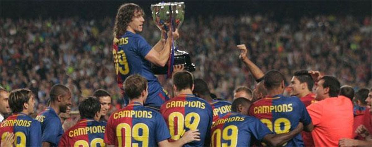 The FC Barcelona squad celebrates the league season 2008-2009.