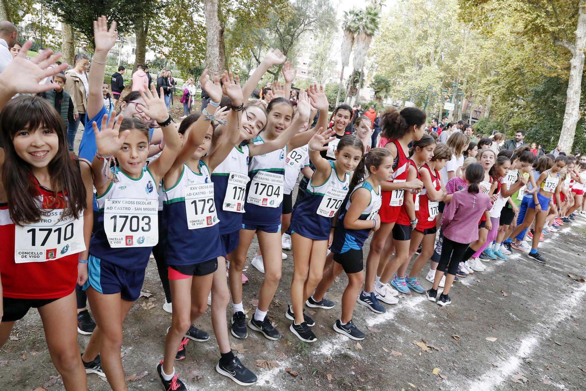 Un millar de jóvenes apuestan por el deporte en el Cross Castro San Miguel