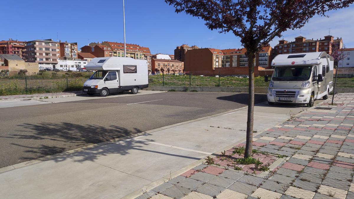 Las autocaravanas ya estacionan en esta zona desde hace meses.