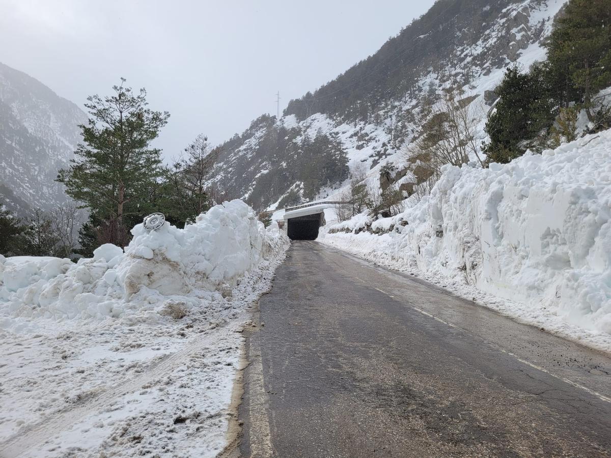 Punto donde se produjo el alud que obligó a cortar el acceso.
