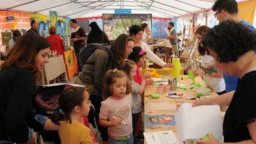 Taller infantil en la feria. // Bernabé/Javier Lalín