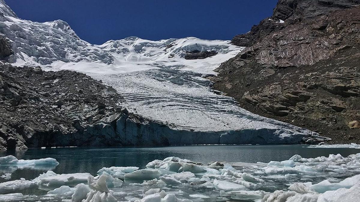 El glaciar Quesque, en Perú, se está desvaneciendo.