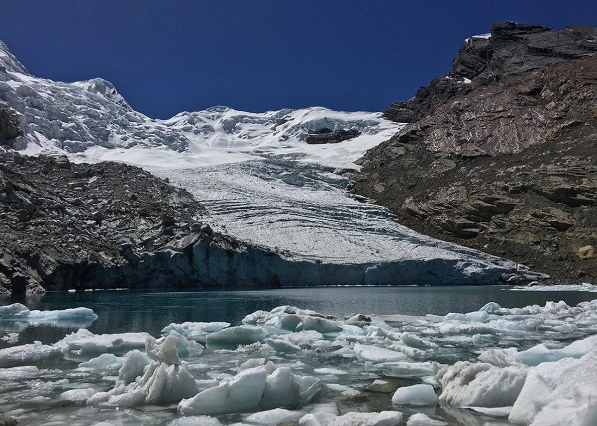 El glaciar Quesque, en Perú, se está desvaneciendo.