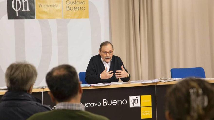 El profesor jubilado e investigador de filosofía Tomás García, ayer, en la Fundación Gustavo Bueno.