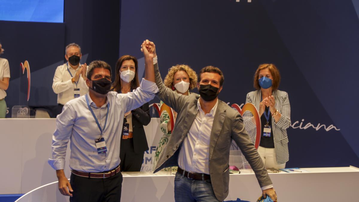 El presidente de los populares valencianos, Carlos Mazón, junto al líder nacional, Pablo Casado