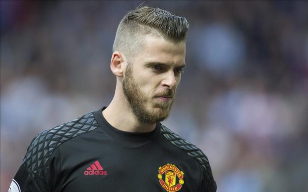 A De Gea le llueven los palos
