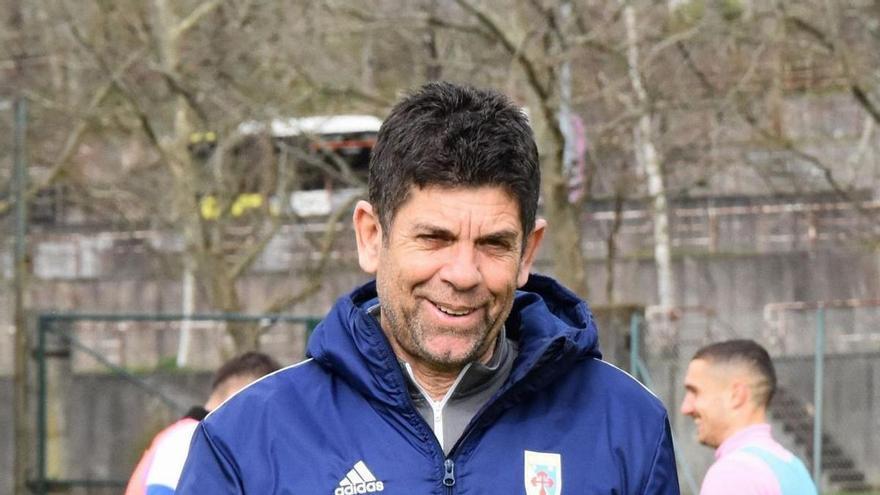 El técnico de la SD Compostela, Fabiano Soares, espera un Bergantiños fuerte y valiente en San Lázaro / SDC