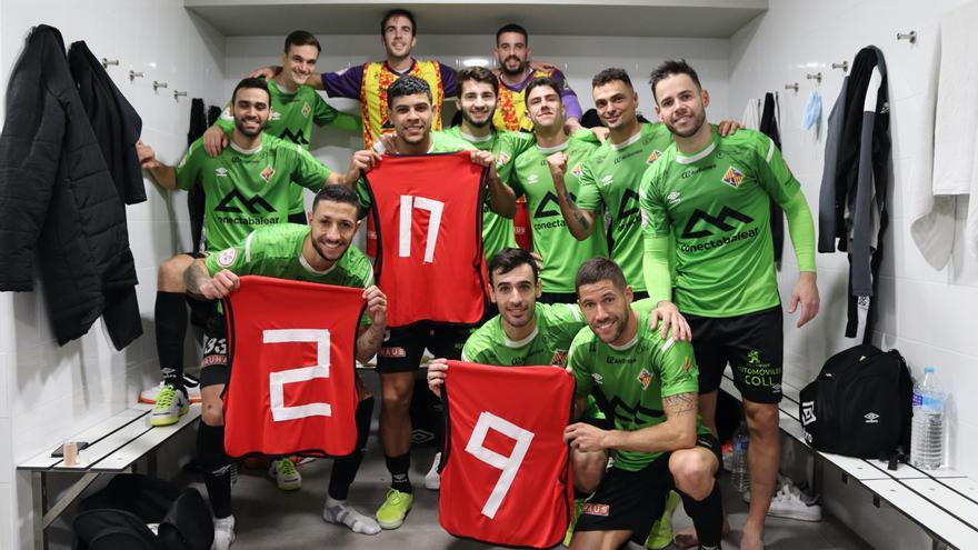 Los jugadores del Palma Futsal celebran su victoria en Santa Coloma en el vestuario