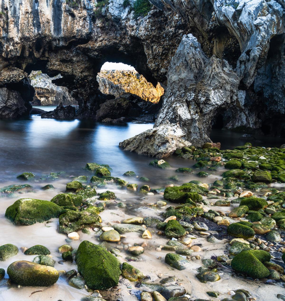 Interior de las cuevas de Asturias.