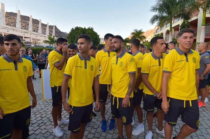 Llegada de la Unión Deportiva Las Palmas al ...