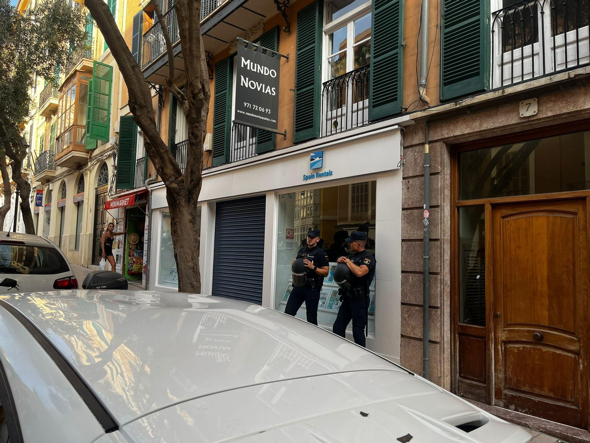Las pancartas y las imagénes de la manifestación contra la saturación Turística