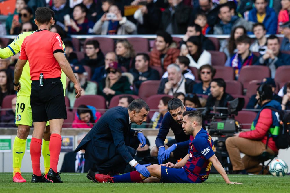 Soccer: La Liga - FC Barcelona v Getafe