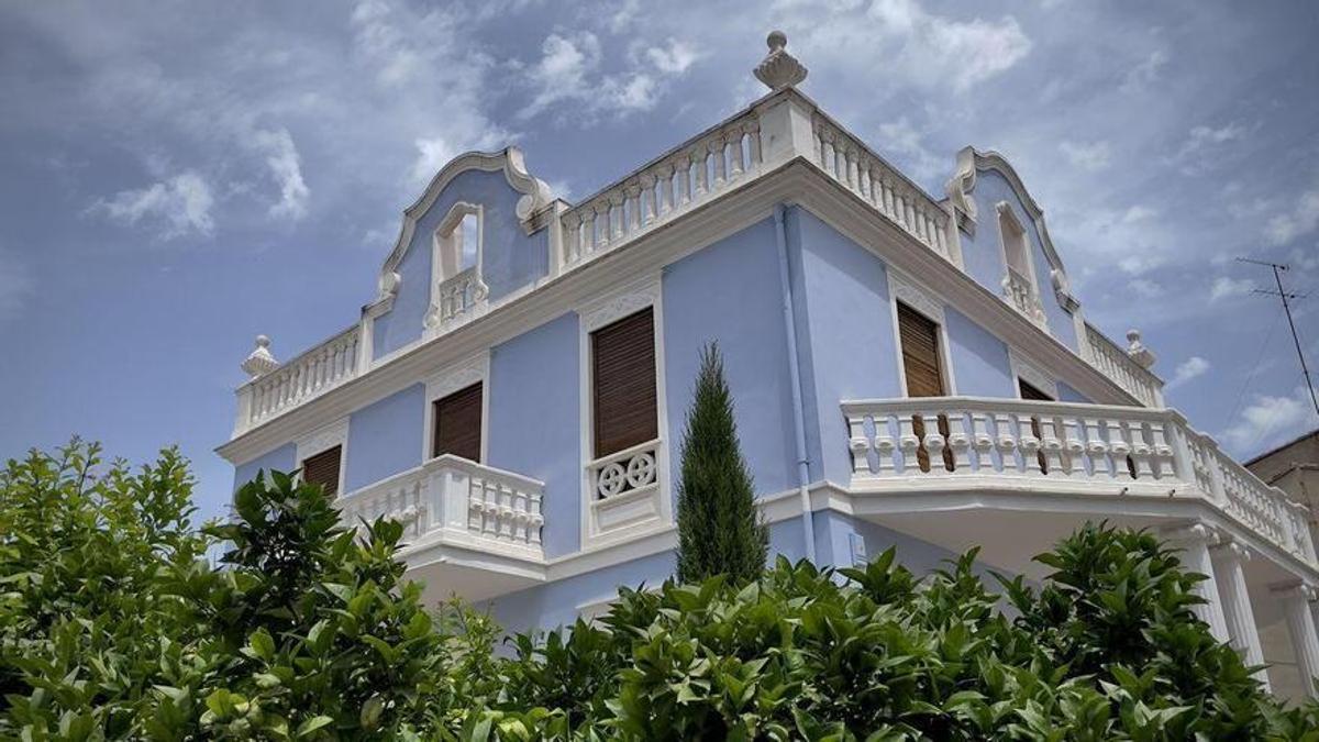 El emblemático 'chalet azul' de Alboraia ubicado en el casco urbano del municipio