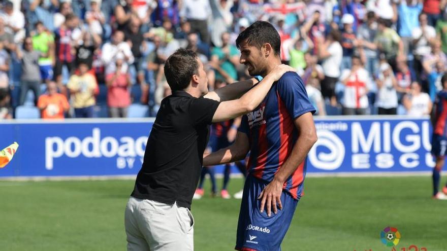 El Huesca quiere prolongar en Almería su racha de juego y resultados