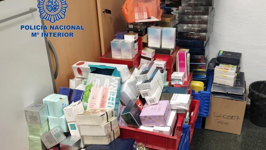 Cuatro detenidos en València con 400 productos cosméticos de origen ilícito
