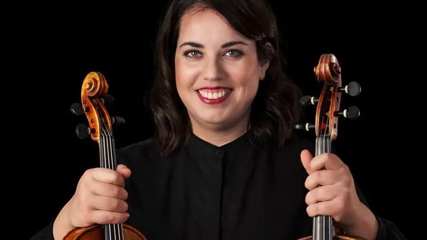La catedrática de viola Cecilio Bercovich, directora de esta orquesta.