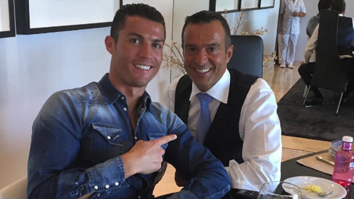Cristiano Ronaldo, junto a su amigo y representante Jorge Mendes
