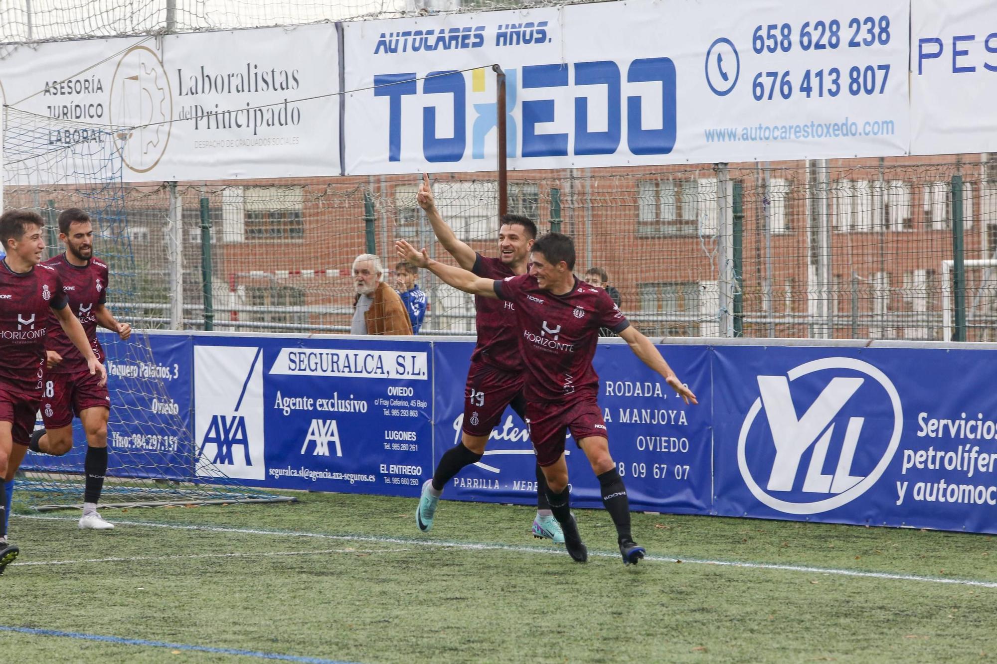 Las imágenes de la victoria del Avilés en el campo del Covadonga: segunda consecutiva de los blanquiazules