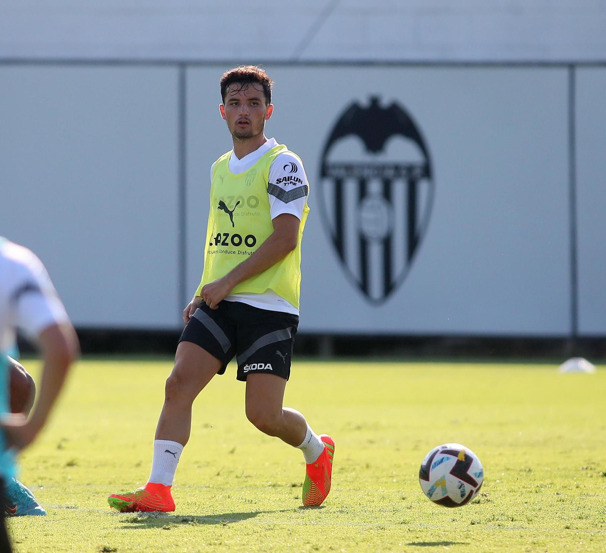 La anécdota de los brazaletes de capitán en el último entrenamiento del Valencia CF