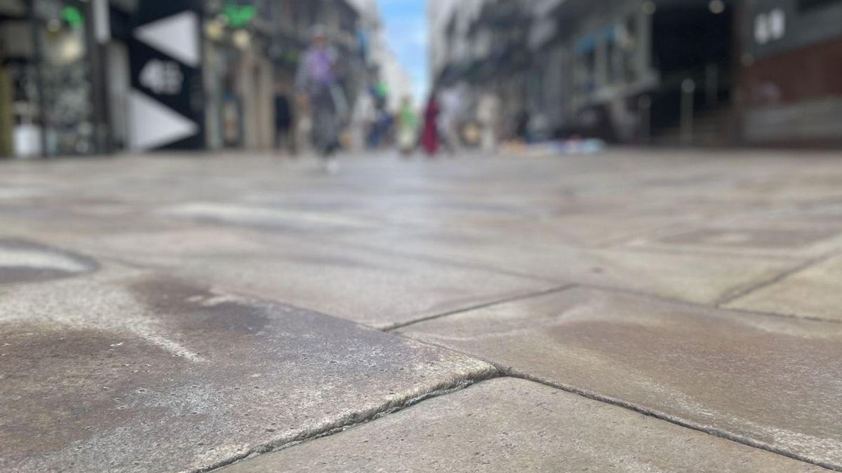 El pavimento de la calle Real. | // LOC