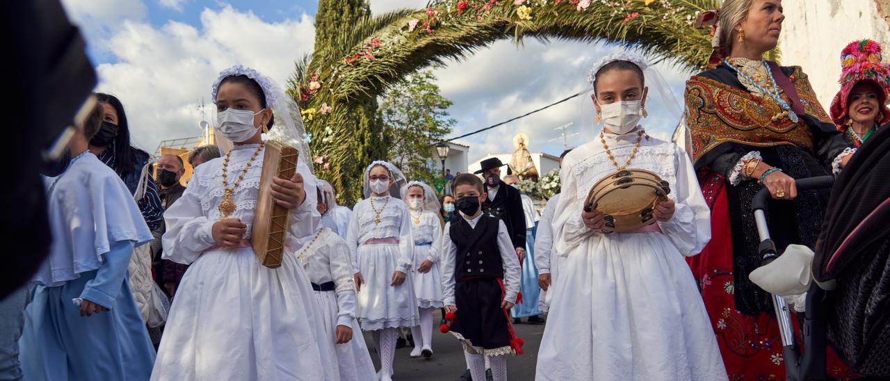 Procesión de bajada de la Virgen de la Montaña el pasado mes de abril.