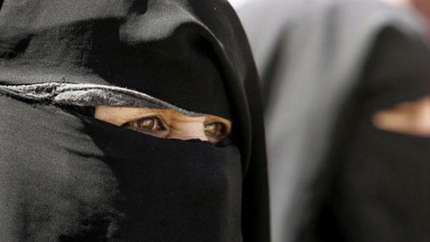 Catalunya regulará el uso del &#039;burka&#039; tras el verano