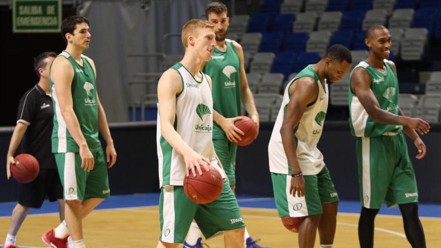 El equipo malagueño, en un momento de un entrenamiento.