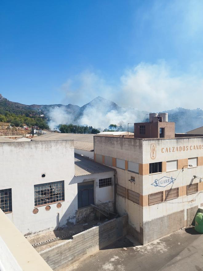 Evolución del incendio desde la terraza de una vecina.