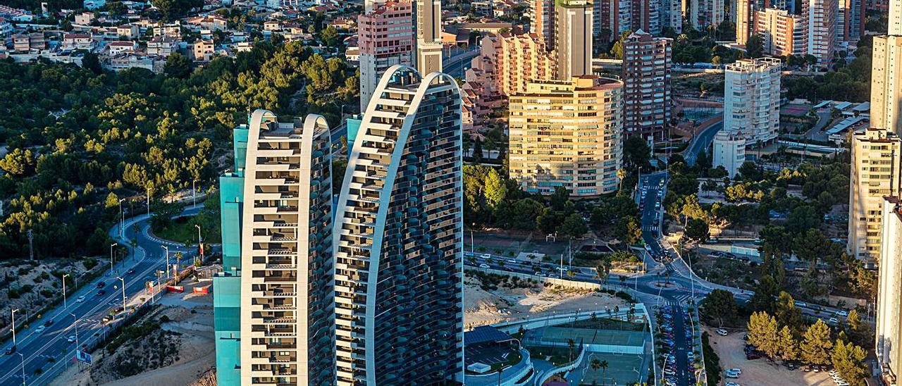 Dos de los rascacielos promovidos por TM en Benidorm. |