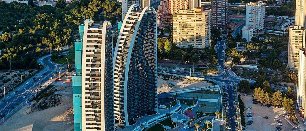 Dos de los rascacielos promovidos por TM en Benidorm. |