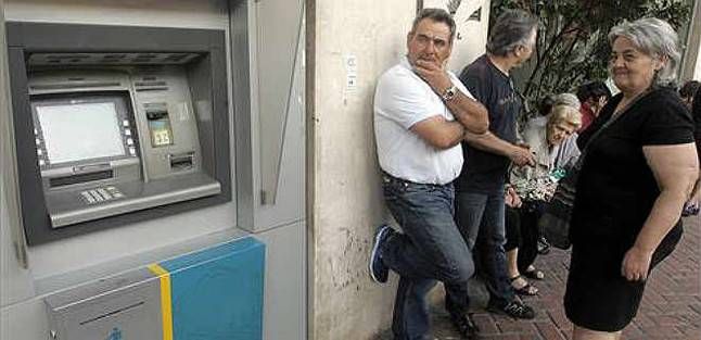 Grecia cierra los bancos