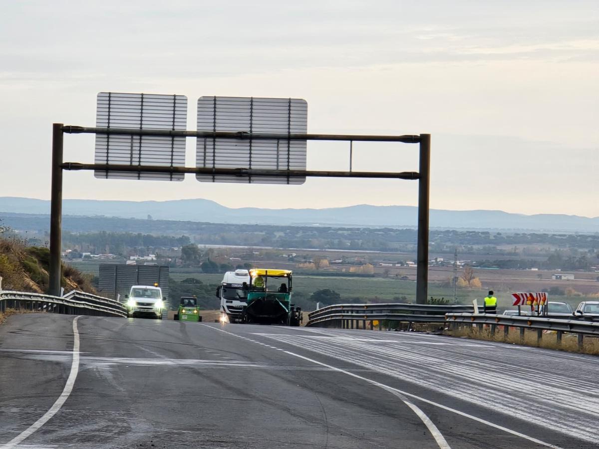 Obras de renovación del firme en la A-5 dirección Lisboa.
