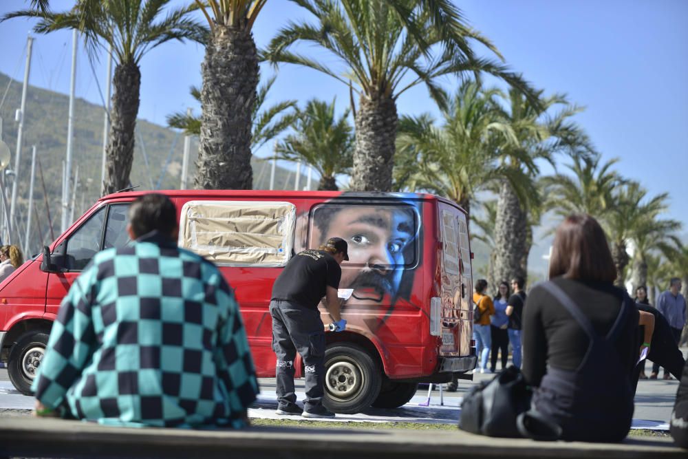 Demostración de grafitis sobre coches en Cartagena