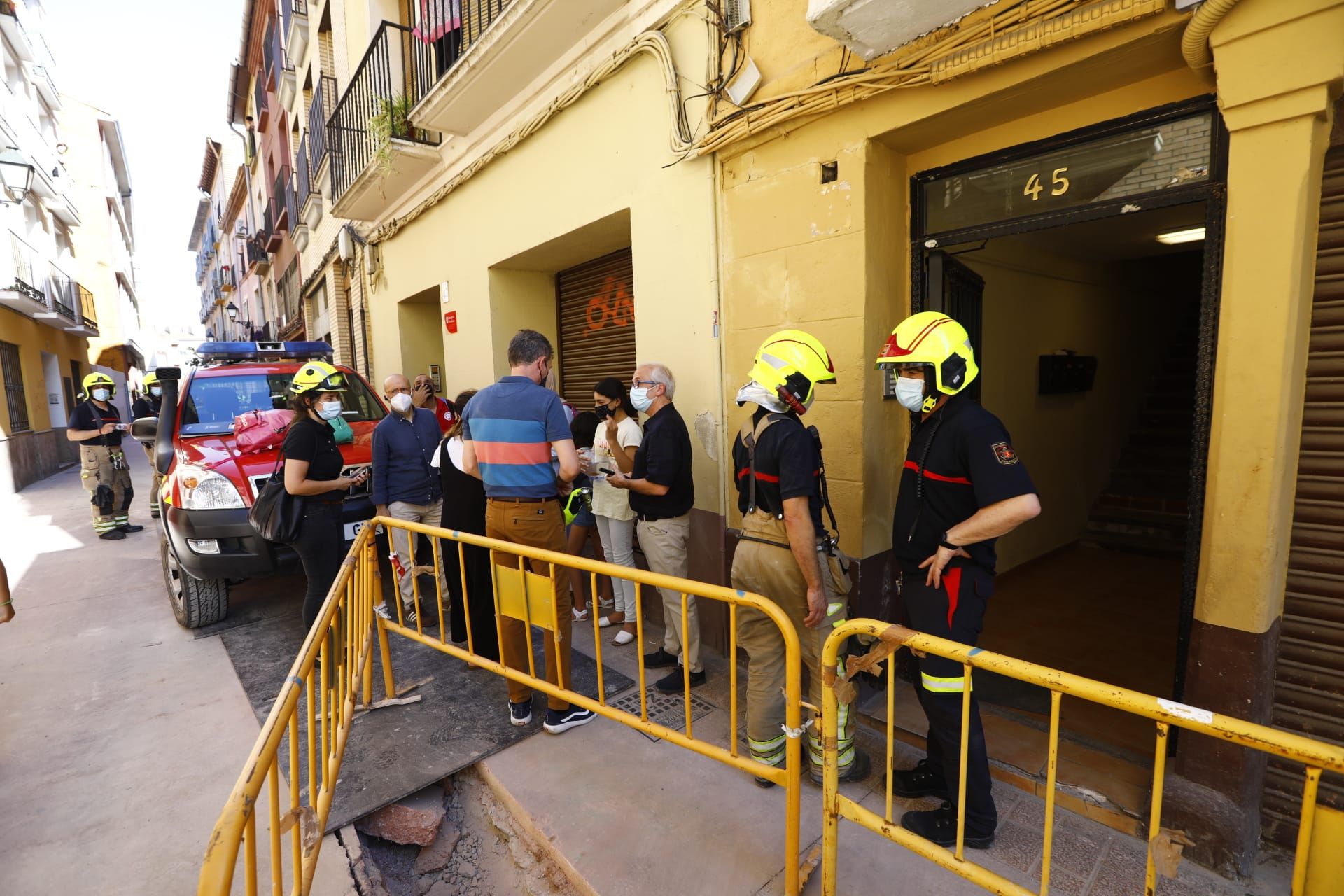 Desalojado un piso de la calle Boggiero de Zaragoza tras el derrumbe de un falso techo