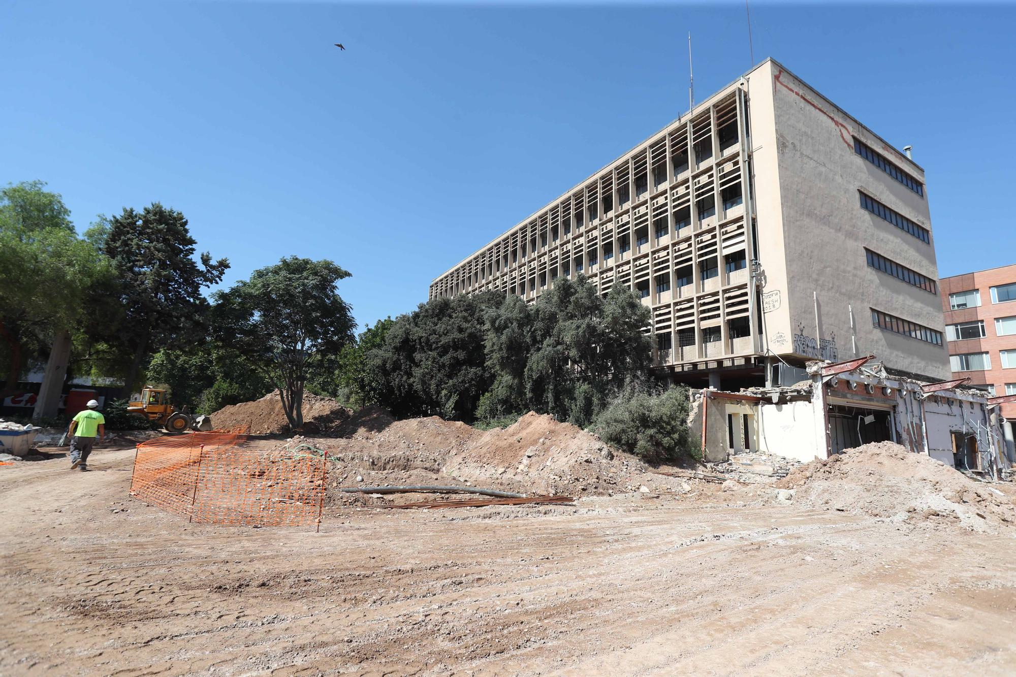 Ana Barceló visita las obras de ampliación del Hospital Clínico