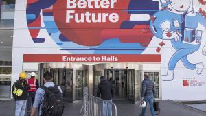 Barcelona es juga retenir el Mobile després de la crisi política a Catalunya.