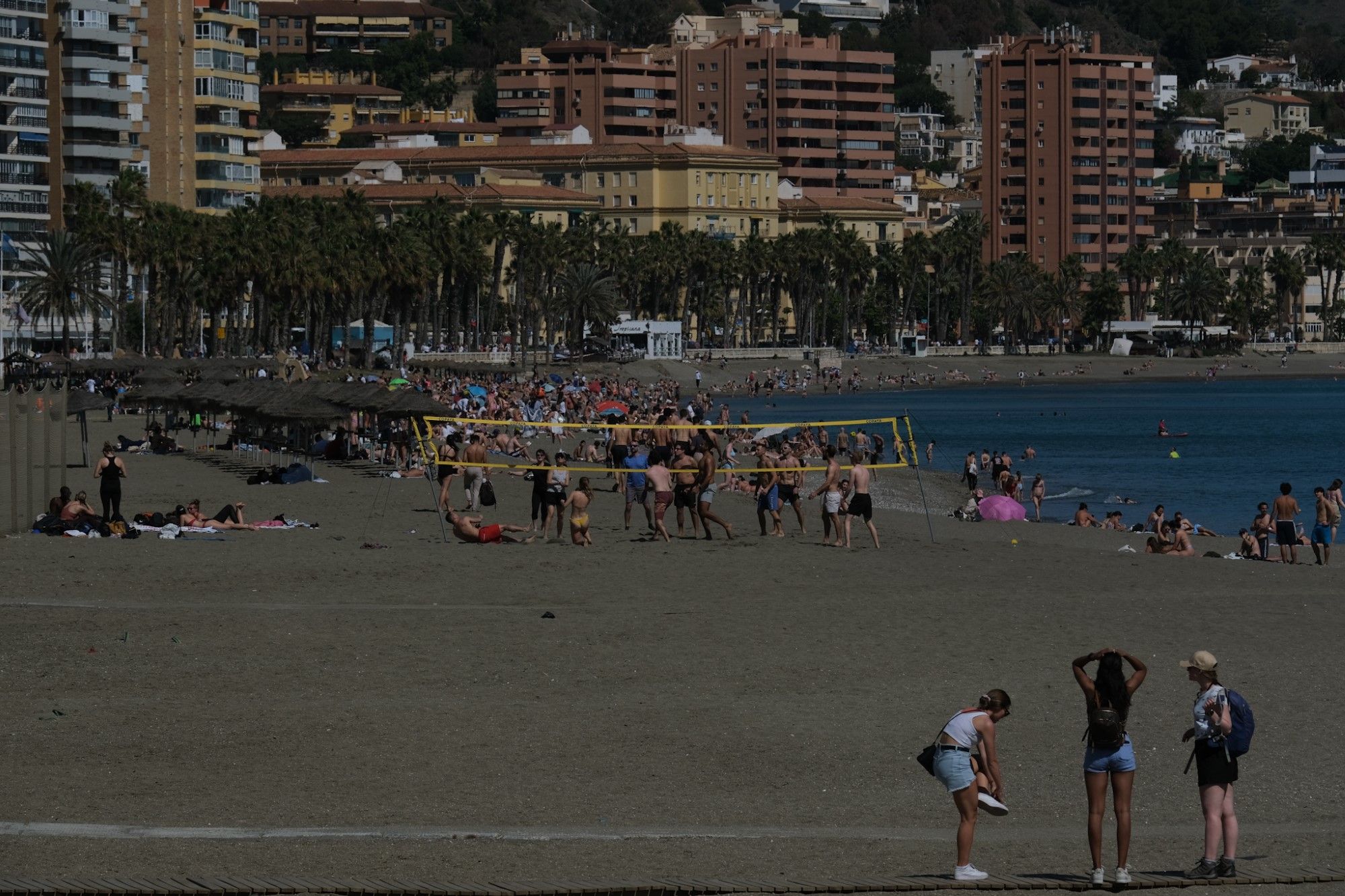 30 grados en Málaga capital este sábado y las playas llenas