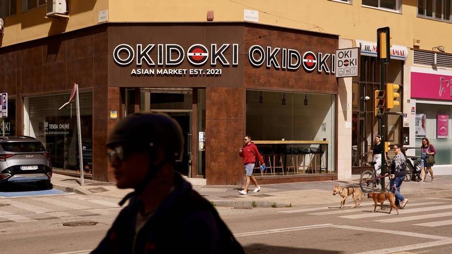 La calle Armengual de la Mota se convierte en la 'Little Asia' de Málaga