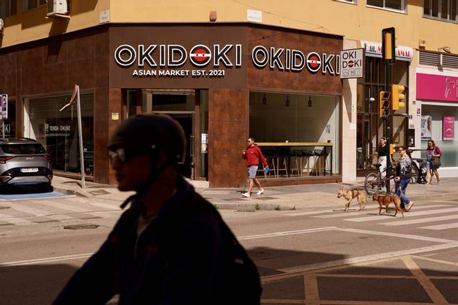 La calle Armengual de la Mota se convierte en la 'Little Asia' de Málaga