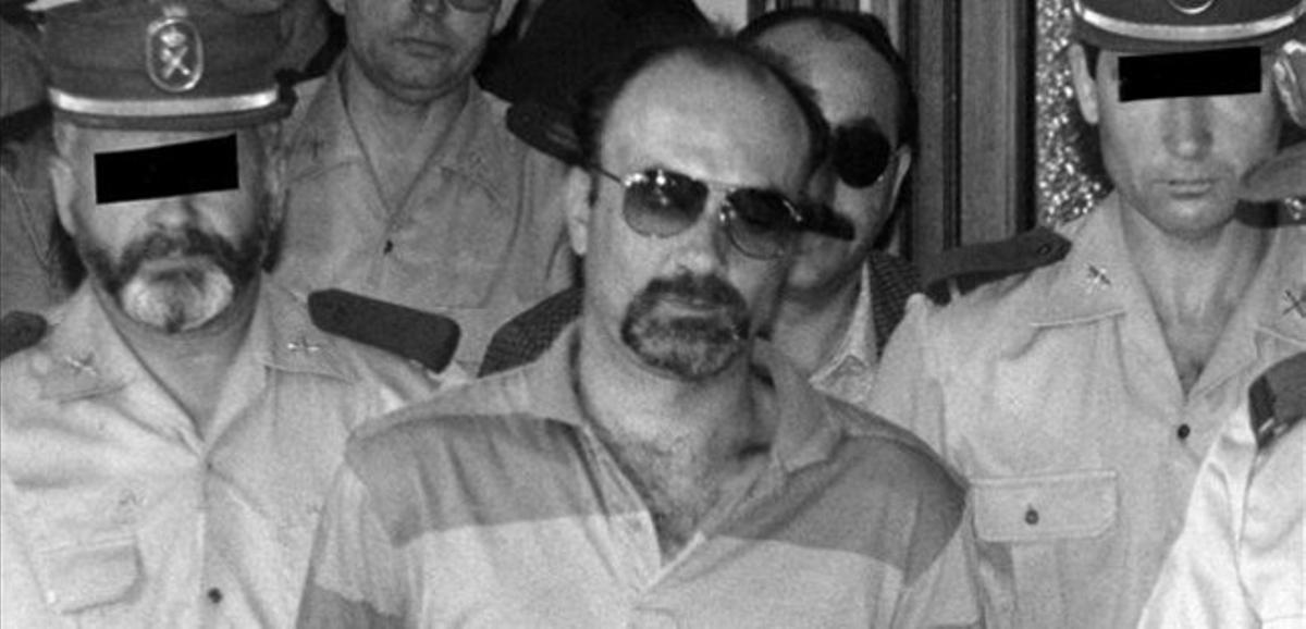Pedro Luis Gallego, conegut com el ’violador de l’ascensor’, mentre era conduït als jutjats el juliol del 1994.