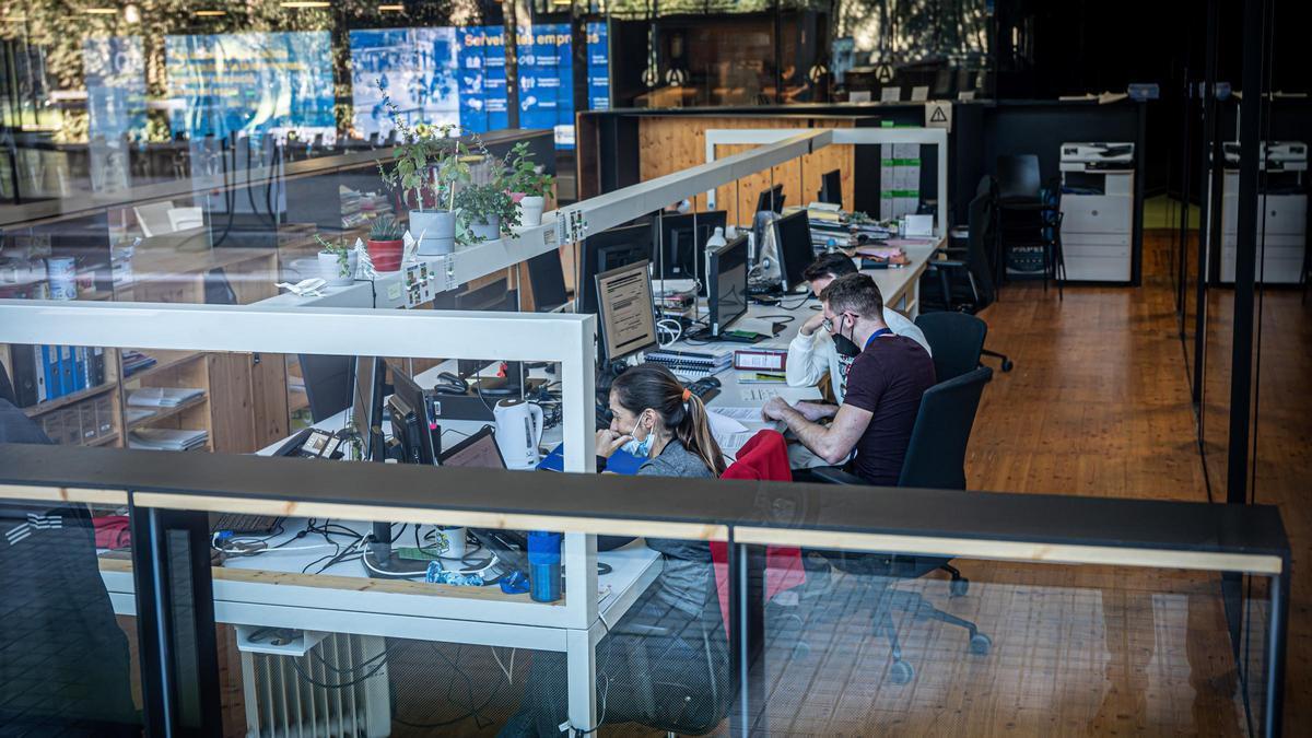 Trabajadores en una oficina del 22@, en Barcelona.