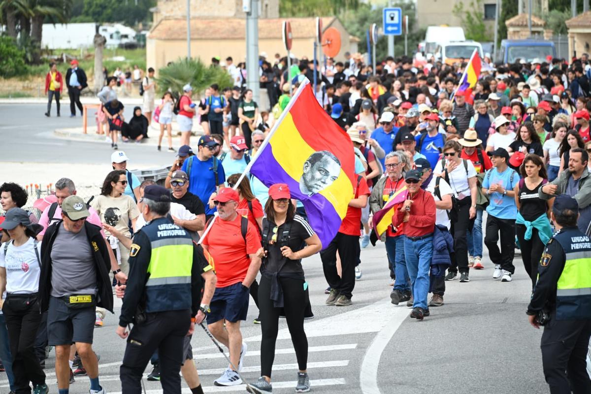 La Senda del Poeta Miguel Hernández arranca en Orihuela con cientos de participantes