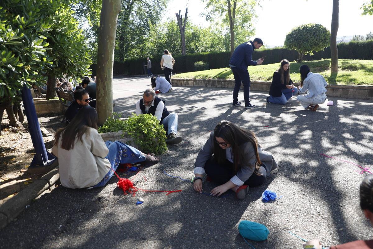 Intervención artística en el campus de la Universidad Loyola por el Día Mundial del Arte.